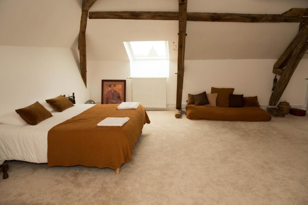 Maison D'Hotes La Doucelle Culture Et Bien-Etre Lignieres-Orgeres Exteriér fotografie