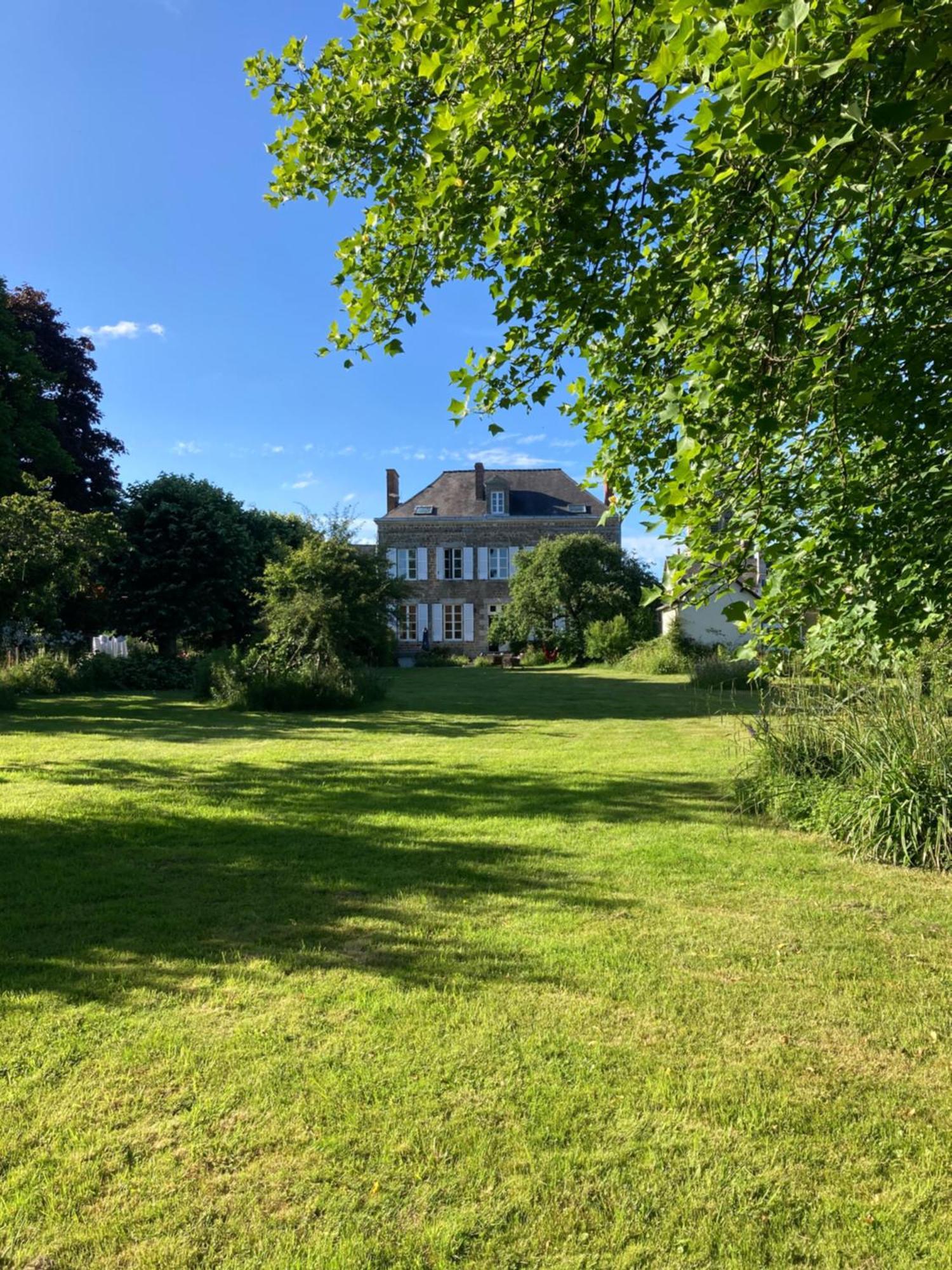 Maison D'Hotes La Doucelle Culture Et Bien-Etre Lignieres-Orgeres Exteriér fotografie
